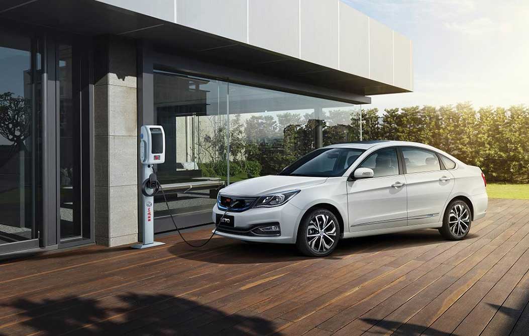 超級(jí)純電動(dòng)中級(jí)車(chē)東風(fēng)風(fēng)神E70